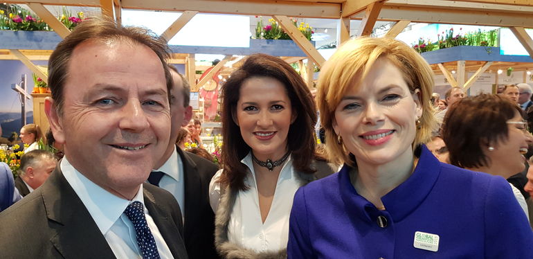 v.r.n.l.: Die deutsche Landwirtschaftsministerin Julia Klöckner, Bayerns Landwirtschaftsministerin Michaela Kaniber und Präsident Nikolaus Berlakovich © Ama Marketing v.r.n.l.: Die deutsche Landwirtschaftsministerin Julia Klöckner, Bayerns Landwirtschaftsministerin Michaela Kaniber und Präsident Nikolaus Berlakovich © Ama Marketing