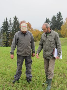 Bei einem Betriebsrundgang verschafft sich das Kontrollorgan bereits einen guten Überblick über die betriebliche Situation. © BIO AUSTRIA Bei einem Betriebsrundgang verschafft sich das Kontrollorgan bereits einen guten Überblick über die betriebliche Situation. © BIO AUSTRIA