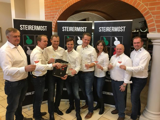 Die Steirermostbauern sind weltweit die einzigen, die Red-Love-Most machen dürfen. © Steirermost Gruppe Die Steirermostbauern sind weltweit die einzigen, die Red-Love-Most machen dürfen. © Steirermost Gruppe