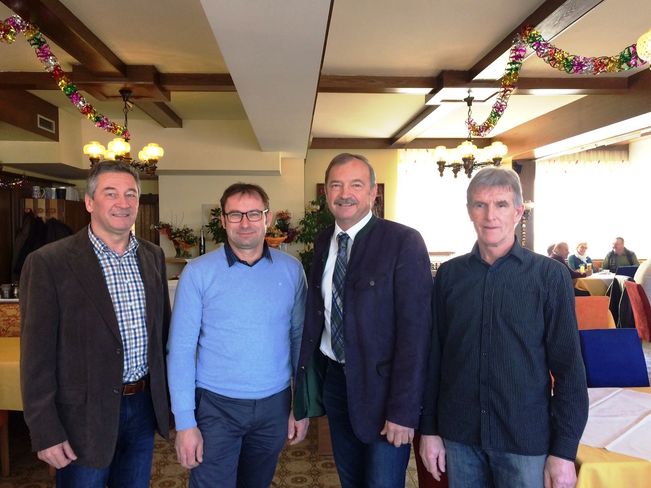 v.l.n.r.: GF FW Herbert Gerencser, Obmann Sascha Sommer, LK-Vizepräsident Ing. Werner Falb-Meixner und Obmann-Stv. Karl Bauer © Bgld.. Landwirtschaftskammer v.l.n.r.: GF FW Herbert Gerencser, Obmann Sascha Sommer, LK-Vizepräsident Ing. Werner Falb-Meixner und Obmann-Stv. Karl Bauer © Bgld.. Landwirtschaftskammer