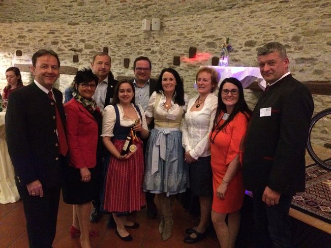 v.l.n.r.: Präsident Dipl.-Ing. Nikolaus Berlakovich, Bundesrätin Marianne Hackl, Vizepräsident Ing. Werner Falb-Meixner, Obstkönigin Nina Nikles, Obmann Thomas Wachter, KR Doris Kollar Lackner, Helene Nikles, Sandra Spiegel, Gerald Ehrenhöfler. © privat v.l.n.r.: Präsident Dipl.-Ing. Nikolaus Berlakovich, Bundesrätin Marianne Hackl, Vizepräsident Ing. Werner Falb-Meixner, Obstkönigin Nina Nikles, Obmann Thomas Wachter, KR Doris Kollar Lackner, Helene Nikles, Sandra Spiegel, Gerald Ehrenhöfler. © privat
