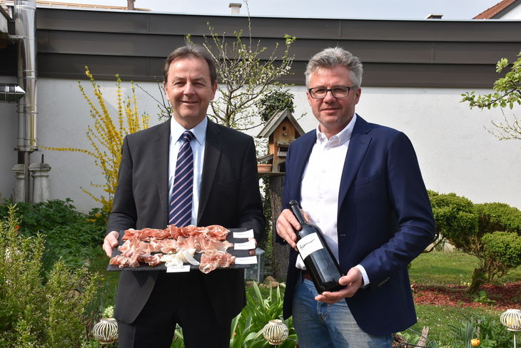 Regionale Lebensmittel und Innovation sind zwei der neuen Schwerpunkte der Arbeit in der Landwirtschaftskammer. Die Pressekonferenzen fand bei Hans Bauer - Wein & Prosciutto in Pöttelsdorf statt. Der Betrieb Bauer ist ein Beispiel für regionale Qualitätslebensmittel und innovative Ideen. © Hettlinger/Bgld. Landwirtschaftskammer