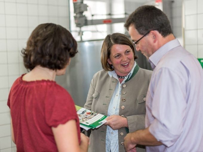 Direktvermarktungsfachberater ihrer Landwirtschaftskammer unterstützen Betriebe in der Umsetzung ihres Eigenkontrollsystems. © LKOÖ