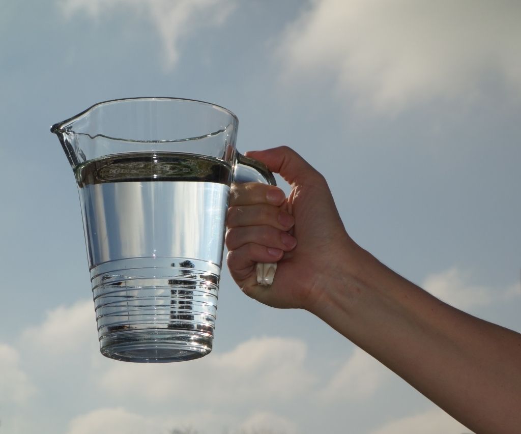 Trinkwasser soll farblos, geruchlos und im Geschmack neutral sein. © LK OÖ/Zaussinger