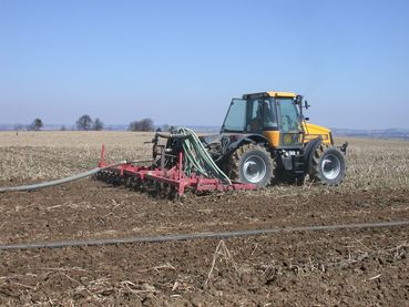 Die Gülleinjektion hat gemäß neuer Luftschadstoffinventur den höchsten Reduktionsfaktor von 80%. Diese Technik wird primär auf Ackerland empfohlen. © LK OÖ/DI Franz Xaver Hölzl