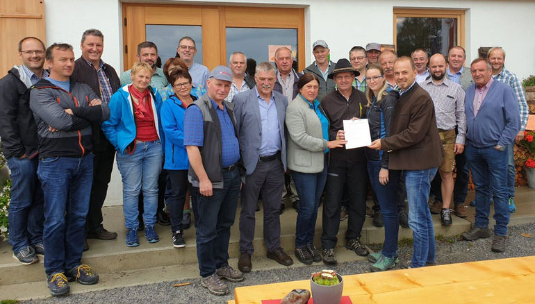 Die Bezirkslandwirtschaftskammern Imst, Landeck und Reutte beschließen auf der Venetalm einen Katalog mit Forderungen an die nächste GAP zur Absicherung der Berglandwirtschaft. © LK Tirol Die Bezirkslandwirtschaftskammern Imst, Landeck und Reutte beschließen auf der Venetalm einen Katalog mit Forderungen an die nächste GAP zur Absicherung der Berglandwirtschaft. © LK Tirol
