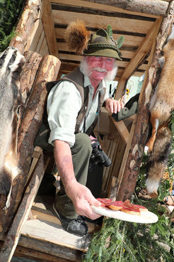 Die Jägerschaft Saalfelden verteilte schmackhafte Kostproben vom Wild beim Festumzug. © SalzburgerLand Tourismus