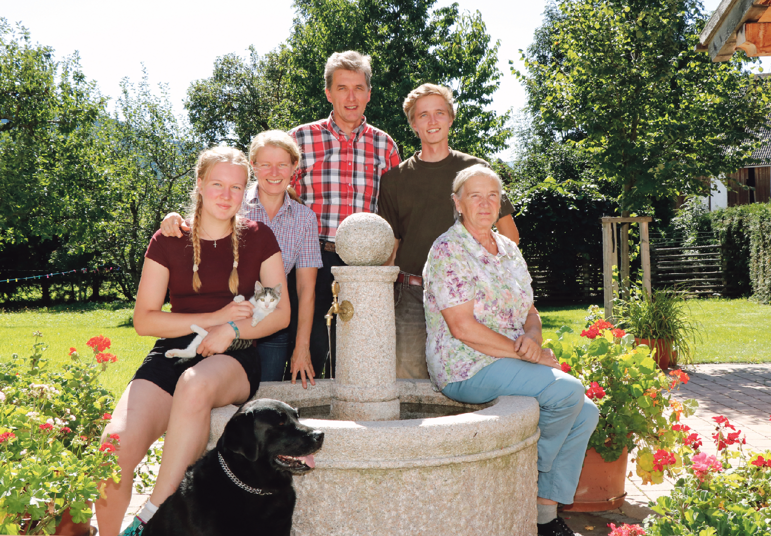 Die Familie bewirtschaftet den Betrieb im Vollerwerb, nicht am Bild Tochter Johanna. © Kronreif