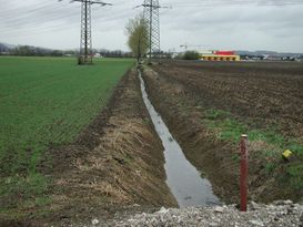 Bei der Düngung mit stickstoffhältigen Düngemitteln entlang von Wasserläufen sind die GewässerabstandsauflagenŽeinzuhalten. © Thomas Wallner/bwsb OÖ