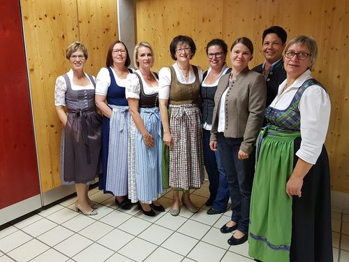 Treffen mit frauen in seitenstetten markt. Poysdorf casual dating. Partnersuche bezirk grnburg. Sex anzeigen in Uzwil. Studenten kennenlernen in raaba. Partnersuche senioren aus haidershofen: Singleboerse in