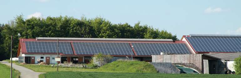 Mio. Euro werden bis Ende 2020 für Photovoltaikanlagen in der Land- und Forstwirtschaft zur Verfügung gestellt © Jürgen Fälchle/stock.adobe.com Mio. Euro werden bis Ende 2020 für Photovoltaikanlagen in der Land- und Forstwirtschaft zur Verfügung gestellt © Jürgen Fälchle/stock.adobe.com