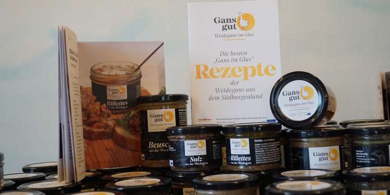 Neben der Weidegans im Glas, gibt es auch eine Rezept-Broschüre mit den Gerichten zum Nachkochen. © Kaiser/Bgld. LK Neben der Weidegans im Glas, gibt es auch eine Rezept-Broschüre mit den Gerichten zum Nachkochen. © Kaiser/Bgld. LK