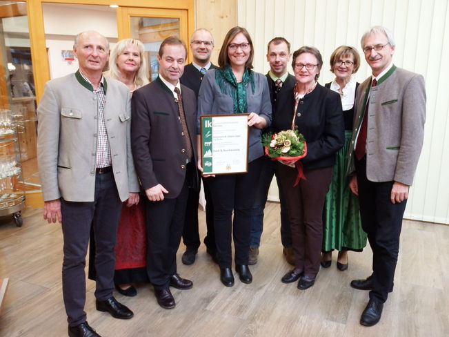 Hofübergeberehrung im Bezirk Wolfsberg im November 2018. Eine Anmeldung zur Hofübergeberehrung 2019 ist noch bis 4. Oktober in den Außenstellen möglich. © LK Kärnten/Gerhard Frießnegger Hofübergeberehrung im Bezirk Wolfsberg im November 2018. Eine Anmeldung zur Hofübergeberehrung 2019 ist noch bis 4. Oktober in den Außenstellen möglich. © LK Kärnten/Gerhard Frießnegger