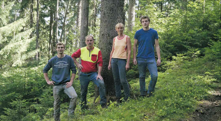 Die Familie Pusterhofer aus Niklasdorf ist ein Beispiel für nachhaltige Familienforstwirtschaft, die auf ihr Eigentum Rücksicht nimmt (oben). Im Amazonasgebiet sind die Besitzverhältnisse völlig anders geregelt. © LK Salzburg, Victor Moriyama