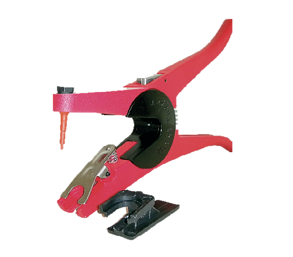 Die rote Ohrmarkenzange kann auch zum Einziehen der neuen elektronischen Ohrmarken verwendet werden, der schwarze Einsatz ist dafür zu entfernen. Auch die Caisley-Zange kann zum Einziehen der Gewebeohrmarken weiterverwendet werden. © Archiv