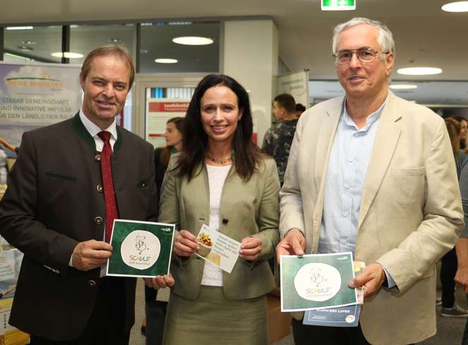 Der Bäuerinnen-Aktionstag in der Pädagogischen Hochschule Kärnten begeisterte auch Präsident Johann Mößler, Landesbäuerin Vizepräsidentin Astrid Brunner und Pädak-Vizerektor Walter Waldner. © LK Kärnten/Wilfried Pesentheiner