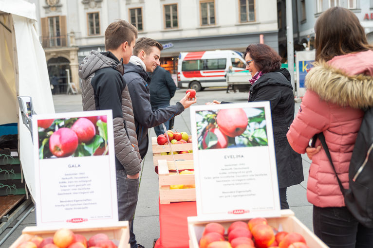 Diese Aktion fand zum Tag des Apfels statt © Lk-Danner