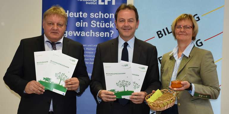 LFI Programmpräsentation 2019/20.jpg LFI Programmpräsentation 2019/20.jpg