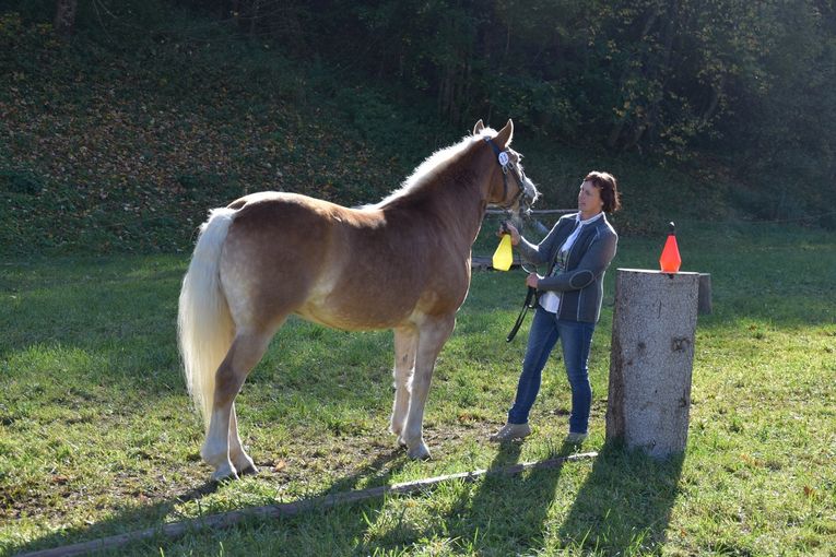 Evi Buchner mit Minjana.jpg