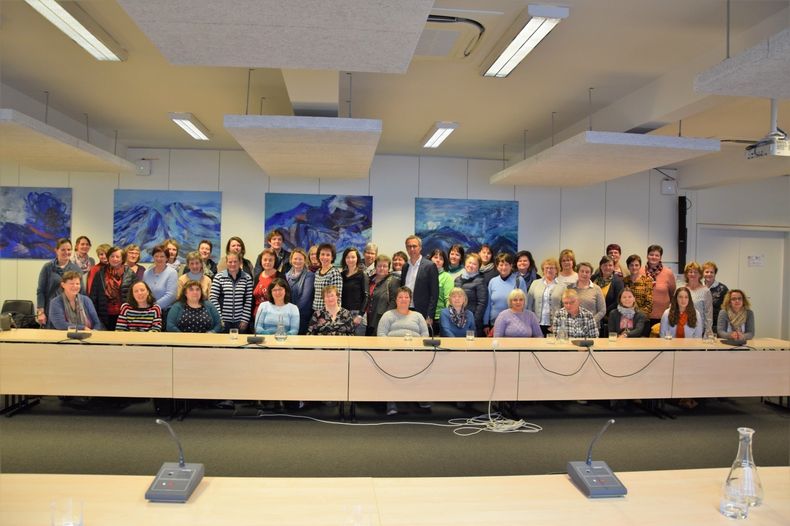 Gruppenfoto im Konferenzraum