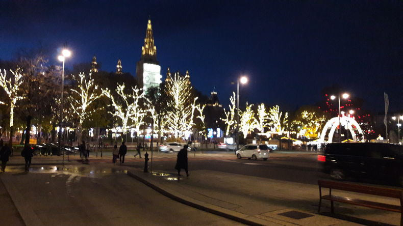 Christkindlmarkt am Rathausplatz