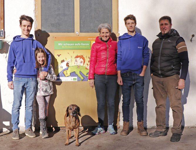 Beim Großwimm-Bauern, da fühlen sich alle Tiere wohl.jpg © Kronreif