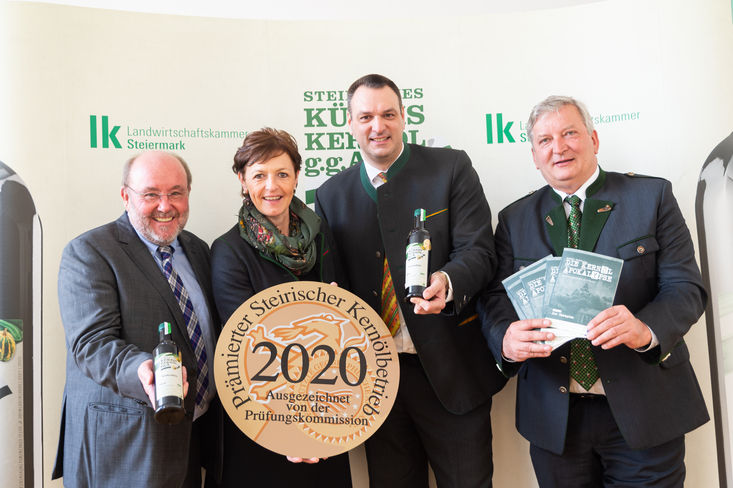 Steirische Kürbiskernöel ausgezeichnet Steirische Kürbiskernöel ausgezeichnet