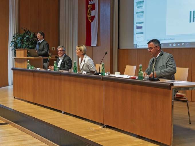 Vollversammlung.jpg © Djuhic