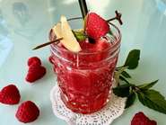 Himbeercoctail mit Crushed Ice1.jpg © Eva Lipp