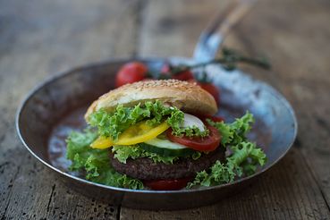Burger bearbeitet Veggieburger2.jpg © Carletto Photographie