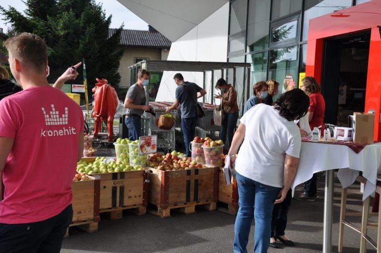 Beim Spar Mohr in der Purkersdorfer Straße in St. Pölten informierten am Samstag, 3. Oktober die Seminarbäuerinnen über die Vorteile regionaler Lebensmittel, bäuerliche Produktionsweisen und die Besonderheiten niederösterreichischer Familienbetriebe. © LK Niederösterreich