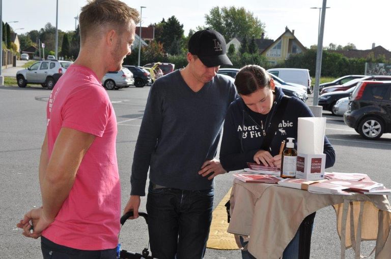 Beim Spar Mohr in der Purkersdorfer Straße in St. Pölten informierten am Samstag, 3. Oktober die Seminarbäuerinnen über die Vorteile regionaler Lebensmittel, bäuerliche Produktionsweisen und die Besonderheiten niederösterreichischer Familienbetriebe. © LK Niederösterreich