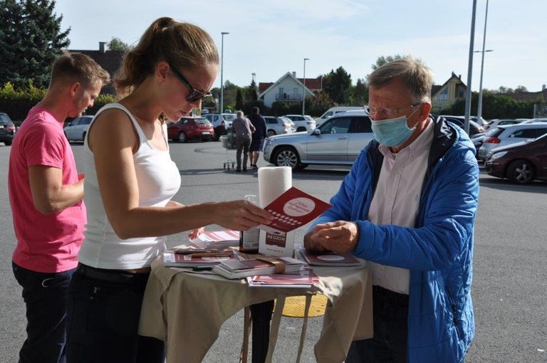 Beim Spar Mohr in der Purkersdorfer Straße in St. Pölten informierten am Samstag, 3. Oktober die Seminarbäuerinnen über die Vorteile regionaler Lebensmittel, bäuerliche Produktionsweisen und die Besonderheiten niederösterreichischer Familienbetriebe. © LK Niederösterreich