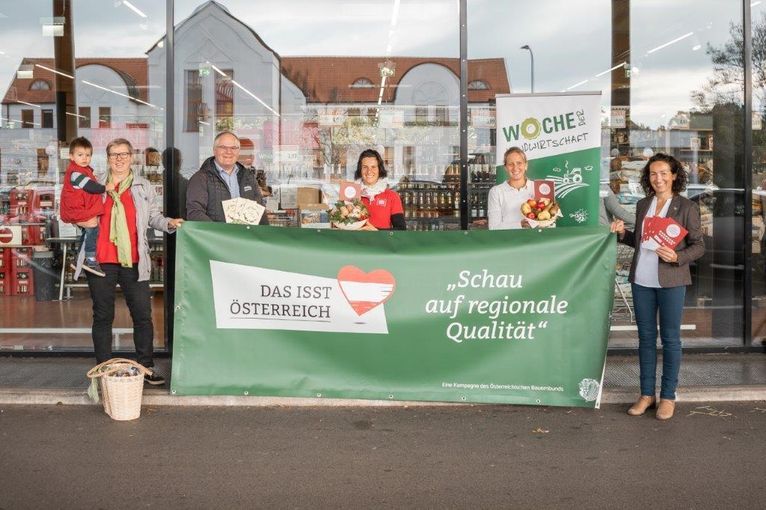 Beim Aktionstag in Neunkirchen dabei (v.l.): Landeskammerrätin Annette Glatzl, Kammerobmann Thomas Handler, Seminarbäuerinnen Ingrid Jägersberger und Andrea Schlögl, Landtagsabgeordnete Waltraud Ungersböck. © Alexander Ungersböck