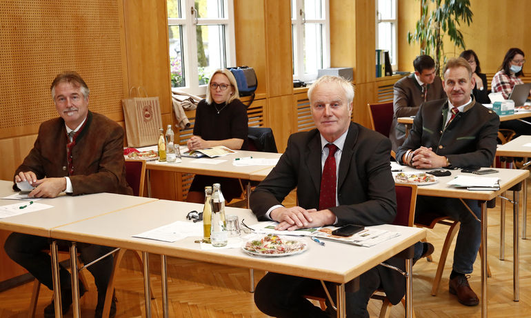 5_LKVOLLVERSAMMLUNG13.jpg © Gerd Eggenberger 5_LKVOLLVERSAMMLUNG13.jpg © Gerd Eggenberger