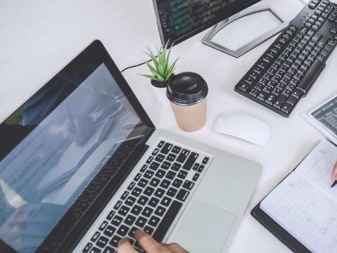 Arbeiten im Web.jpg © Freedomz/stock.adobe.com