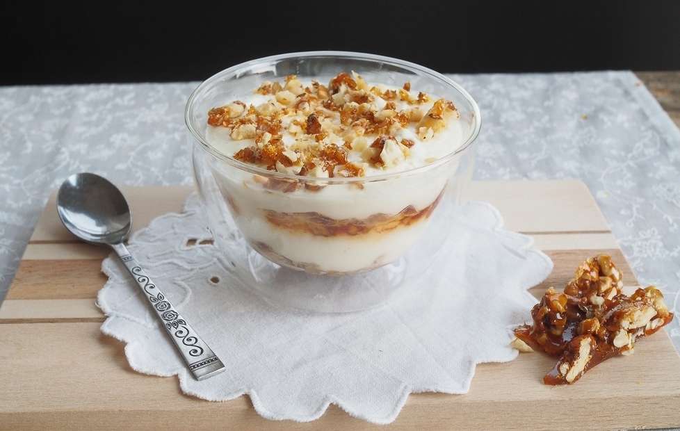 Apfel-Topfencreme mit karamellisierten Walnüssen©Carina Laschober-Luif-lkburgenland.jpg © Laschober-Luif/LK Burgenland Apfel-Topfencreme mit karamellisierten Walnüssen©Carina Laschober-Luif-lkburgenland.jpg © Laschober-Luif/LK Burgenland