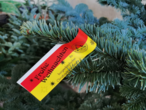 Foto 2 Christbaumschleife mit dem Logo des Vereines „Burgenländischer Qualitätschristbaum“.png Foto 2 Christbaumschleife mit dem Logo des Vereines „Burgenländischer Qualitätschristbaum“.png