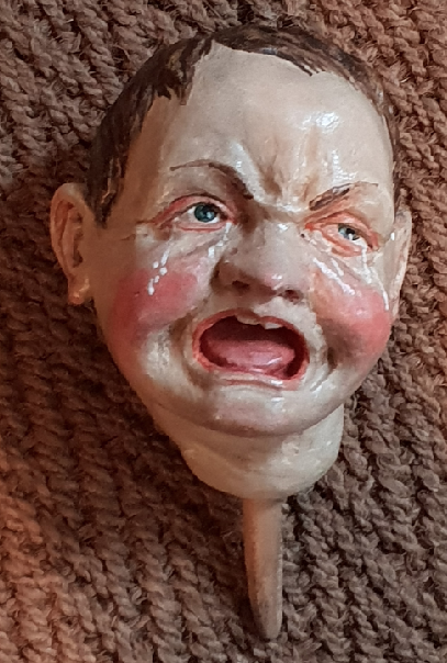 Weinender Kopf.png © Standl Weinender Kopf.png © Standl
