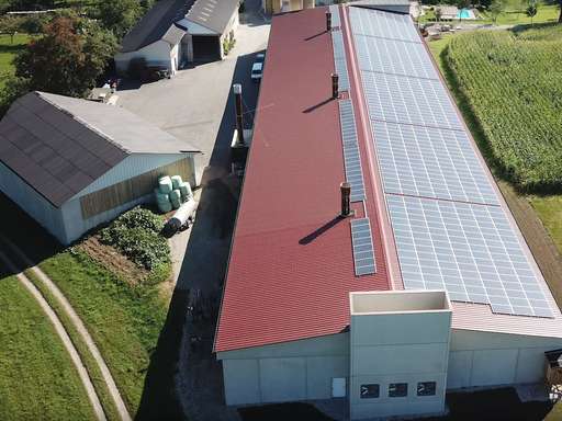 Video Screen Photovoltaik am landwirtschaftlichen Betrieb.jpg