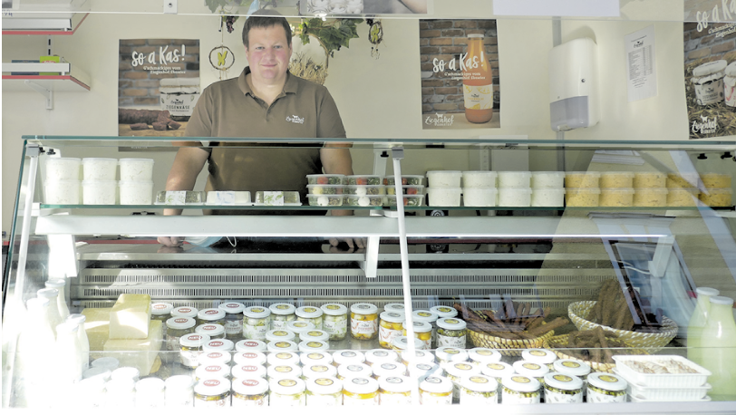 Ziegenhof Ebnater: Johann Handl am Bauernmarkt in Mondsee.png