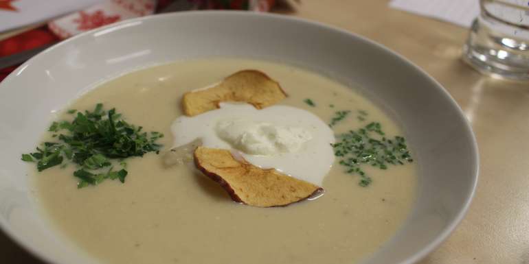 bio-apfelbirnen-mostschaumsuppe-©-c-geissegger-lk-burgenland.jpg © Geißegger/LK Burgenland bio-apfelbirnen-mostschaumsuppe-©-c-geissegger-lk-burgenland.jpg © Geißegger/LK Burgenland
