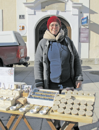 Kirsten Marini, floralpur Manufactur Kräuter   Aroma.png © Sabine Wieder Kirsten Marini, floralpur Manufactur Kräuter   Aroma.png © Sabine Wieder