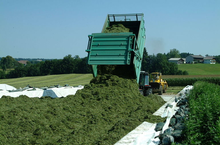 Richtiges G‘spür und Wissen für gute Silage .jpg © Dürnberger Richtiges G‘spür und Wissen für gute Silage .jpg © Dürnberger