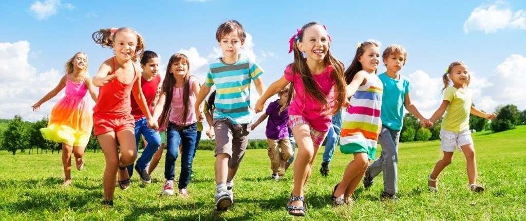 Kinder am Bauernhof begrüßen und vom bäuerlichen Alltag begeistern. © fotolia_Sergey Novikov Kinder am Bauernhof begrüßen und vom bäuerlichen Alltag begeistern. © fotolia_Sergey Novikov