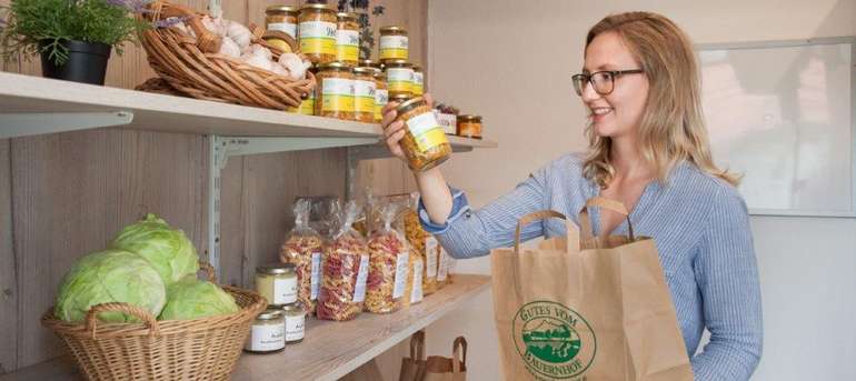 Einkauf beim Direktvermarkter © Gerald Lechner/LK Niederösterreich Einkauf beim Direktvermarkter © Gerald Lechner/LK Niederösterreich