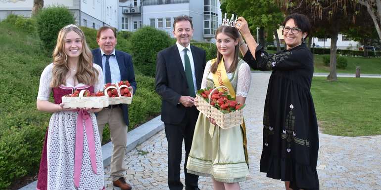 Krönung der Erdbeerkönigin - Nathalie I..jpg © Hettlinger/LK Burgenland Krönung der Erdbeerkönigin - Nathalie I..jpg © Hettlinger/LK Burgenland