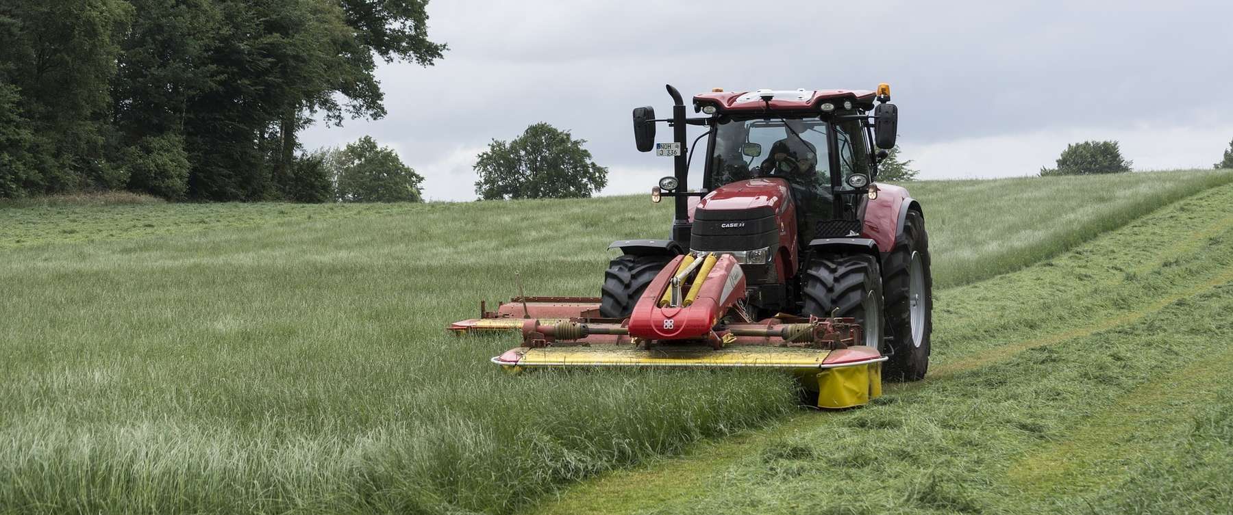 Traktor mit Mähwerk © pixabay.com