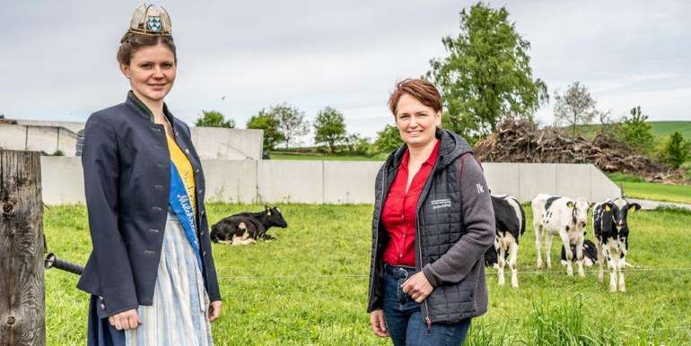 Milchkönigin Anita Tröstl und Landwirtschaftskammer NÖ-Vizepräsidentin Andrea Wagner © Georg Pomassl/LK Niederösterreich Milchkönigin Anita Tröstl und Landwirtschaftskammer NÖ-Vizepräsidentin Andrea Wagner © Georg Pomassl/LK Niederösterreich
