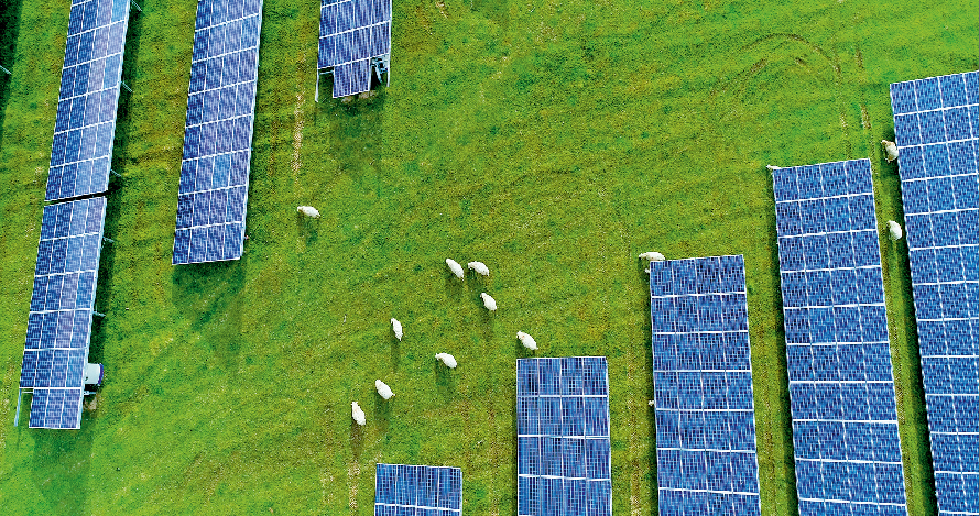 Photovoltaikanlage.png © adobestock/Fly_and_Dive Photovoltaikanlage.png © adobestock/Fly_and_Dive